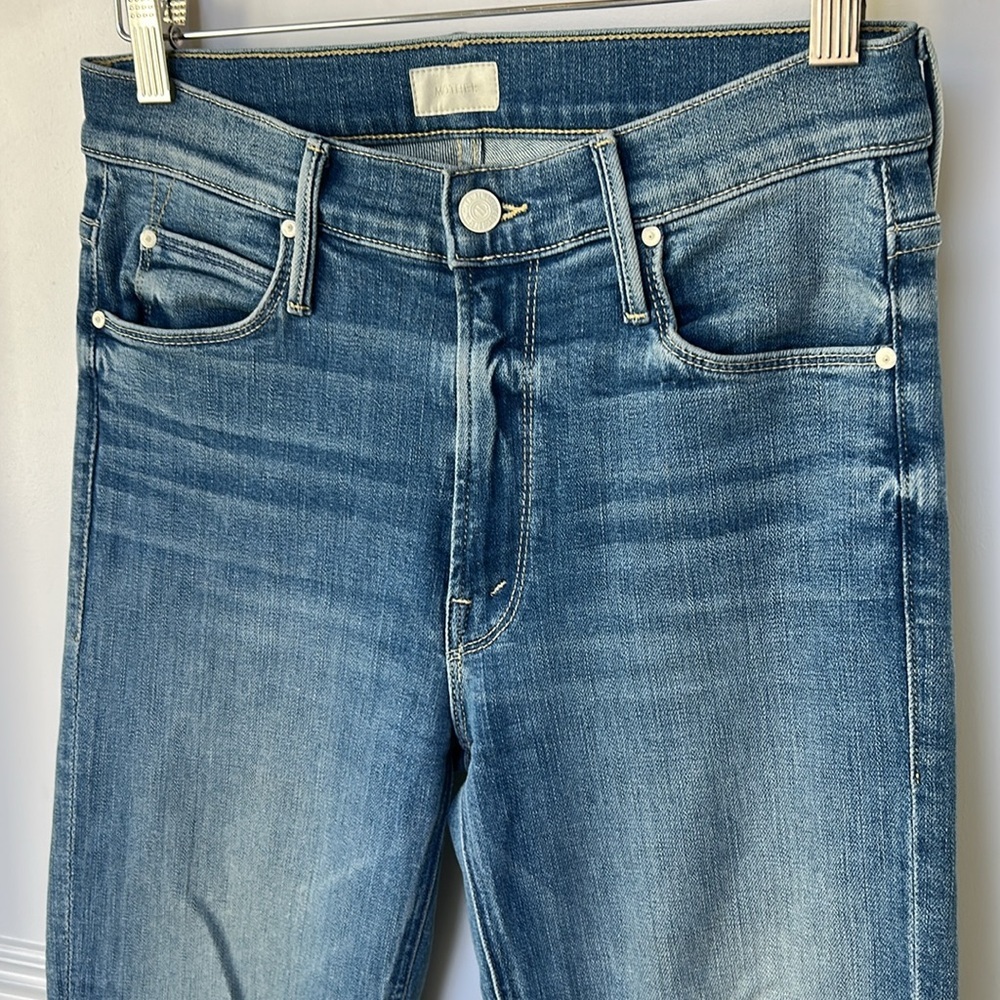MOTHER The Mid-Rise Dazzler Crop Fray Jeans Blowing Kisses Womens Size 27 - Picture 3 of 15